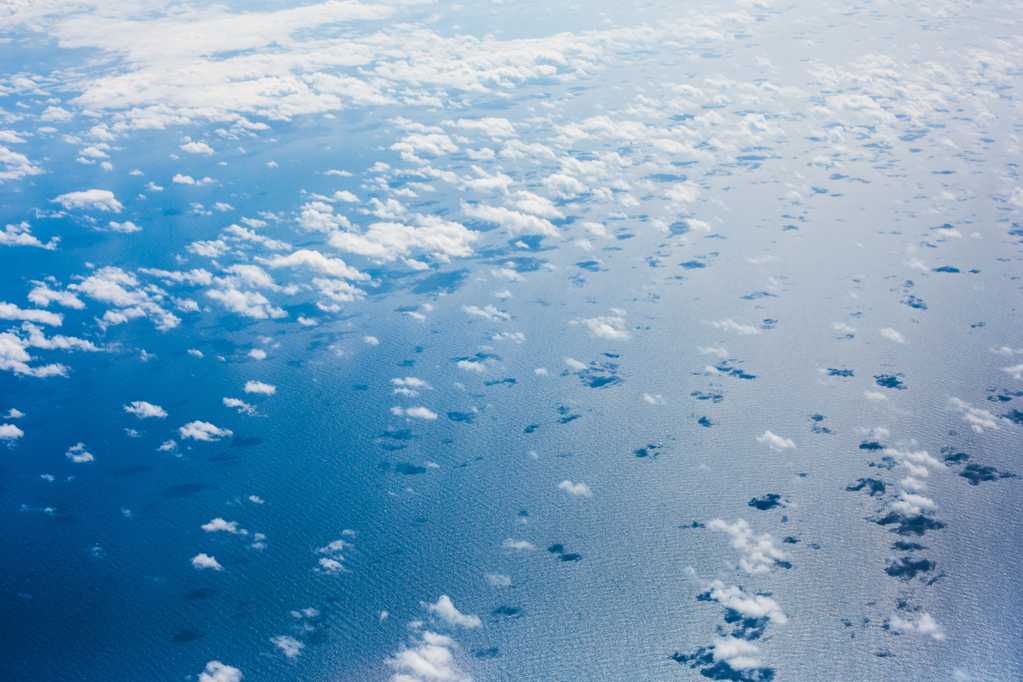 太平洋上空的云朵图片