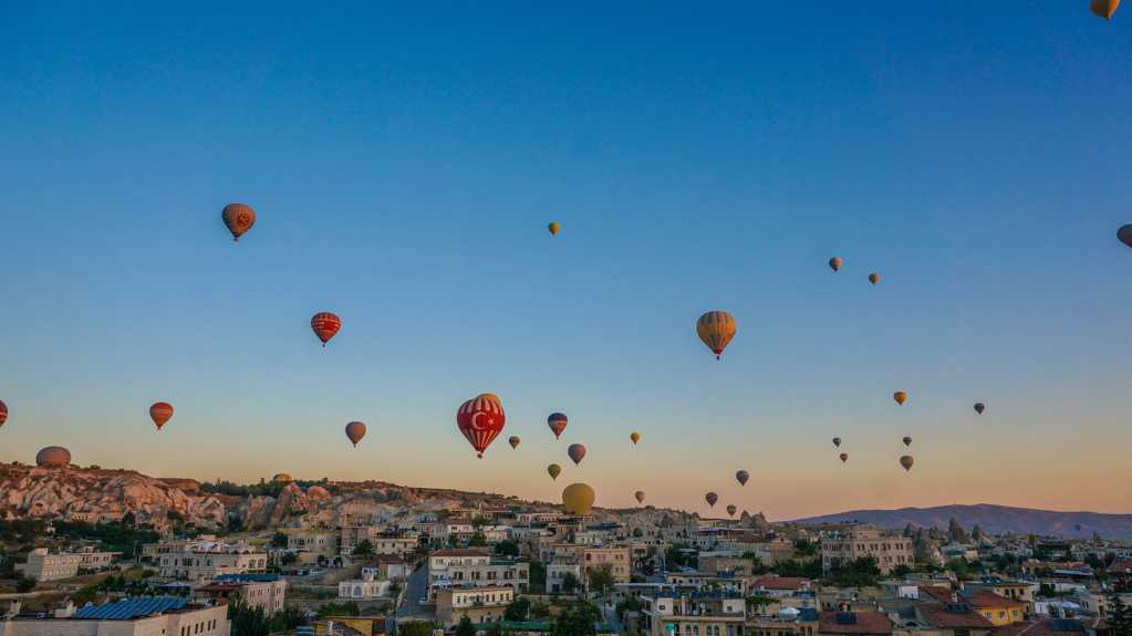 土耳其卡帕多西亚的热气球图片