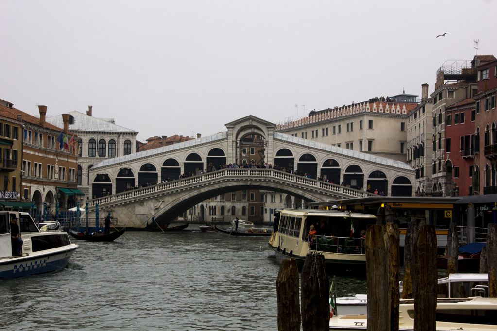 意大利威尼斯里亚托桥建筑风光图片