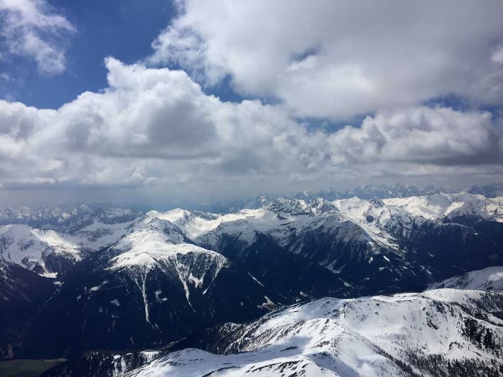 壮丽的阿尔卑斯雪山图片