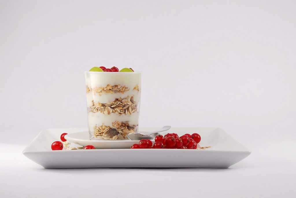 营养健康的水果酸奶图片