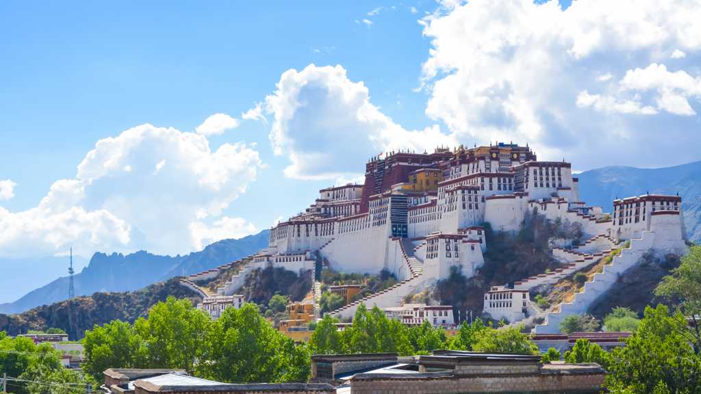神圣的西藏布达拉宫景色