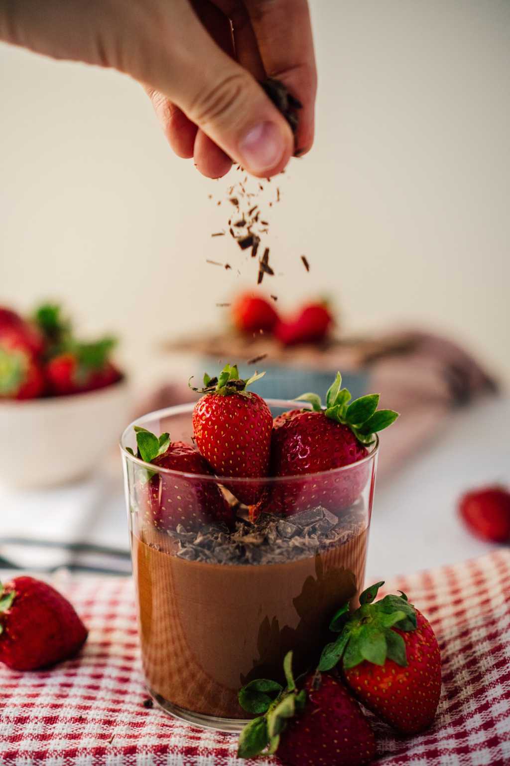自制的巧克力草莓奶昔图片