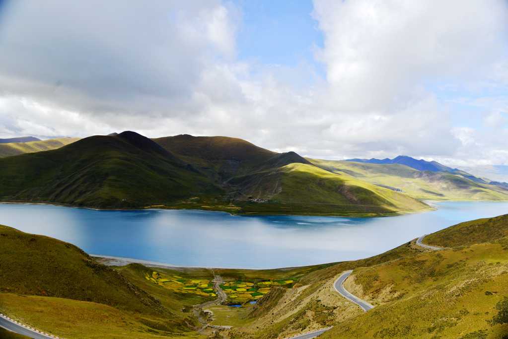西藏羊卓雍湖景物图片
