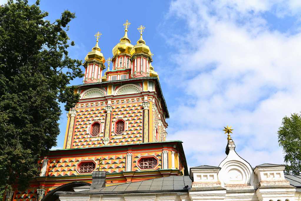俄罗斯莫斯科谢尔盖夫镇修道院自然风光图片