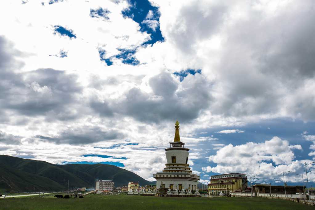 西藏东嘎寺自然风光图片