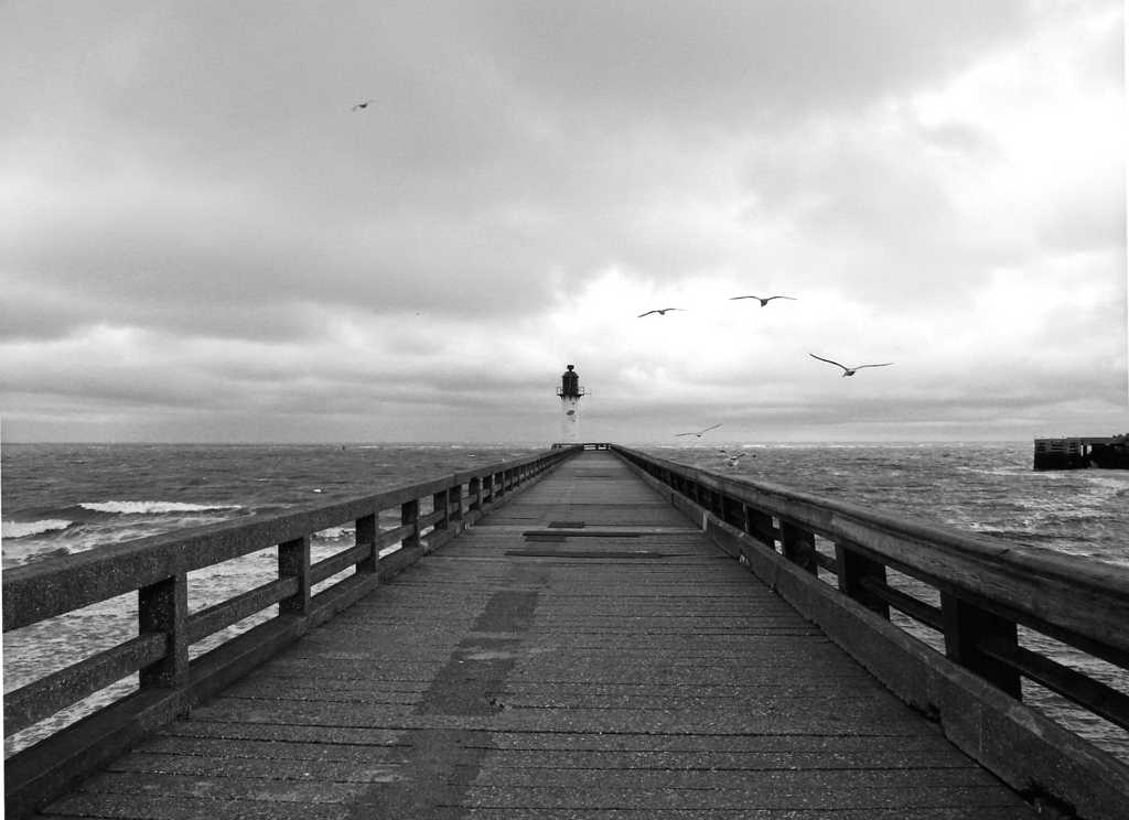 海上石桥自然风光拍摄图