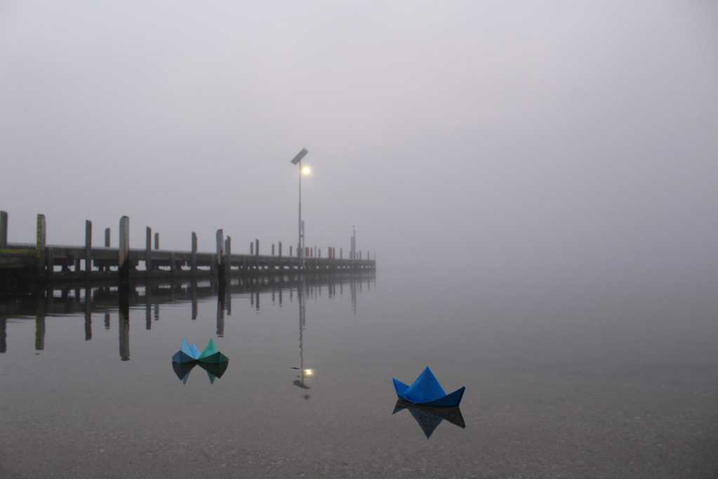 早晨码头木栈桥自然风光图片