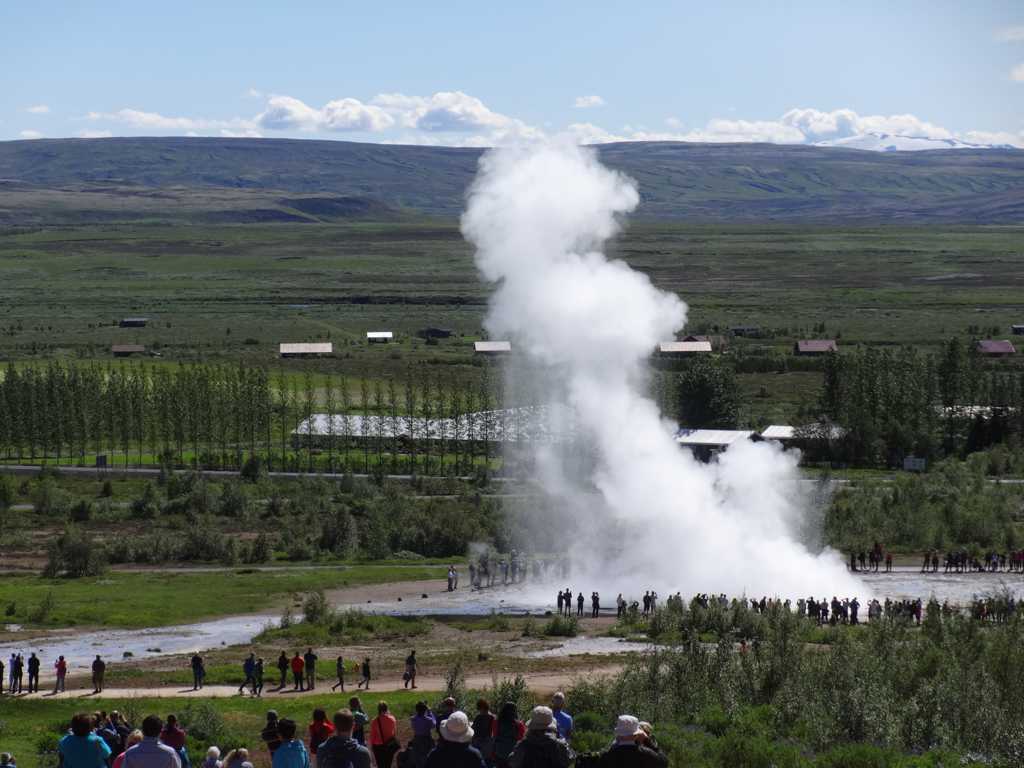 冰岛马鬃瀑布景物图片