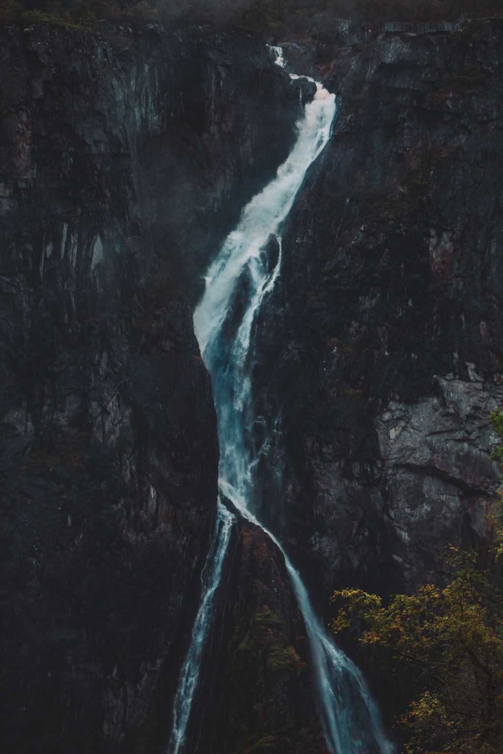 高山流水瀑布景致图片