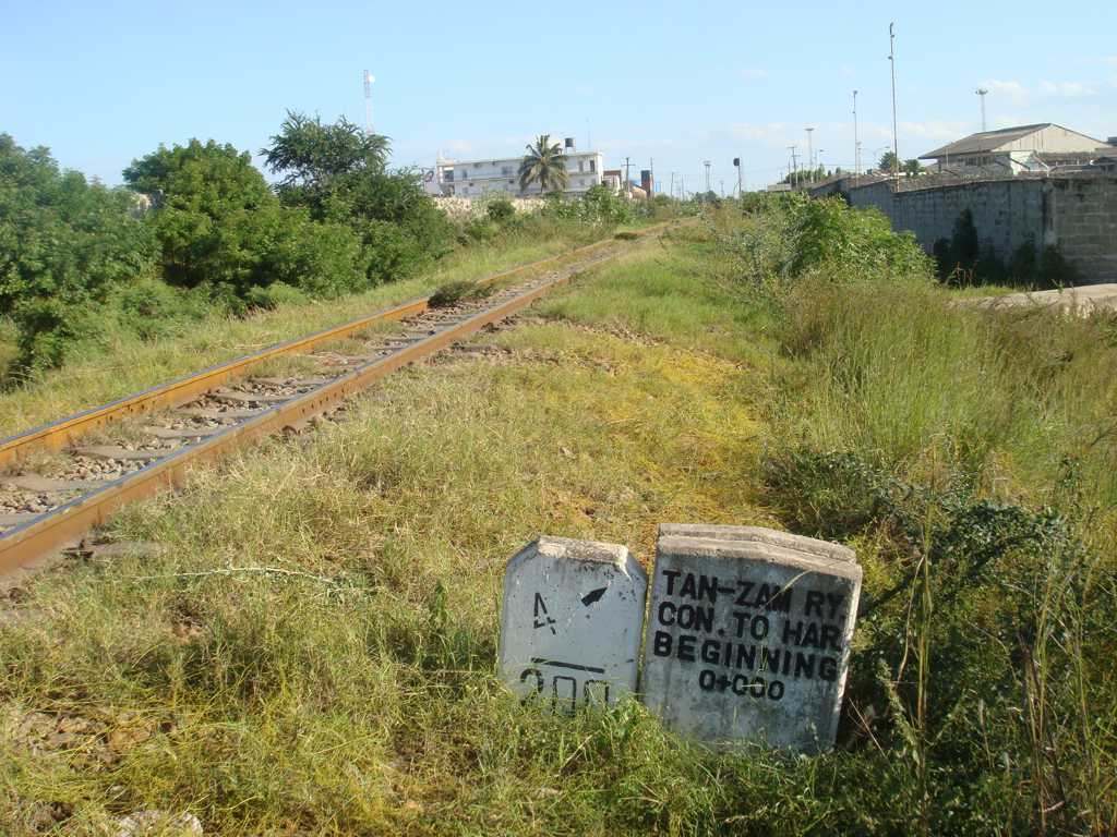 坦赞铁路光景图片