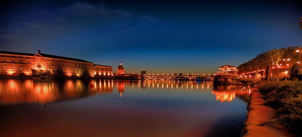garonne高清壁纸夜间水体照明城市建筑物的反射