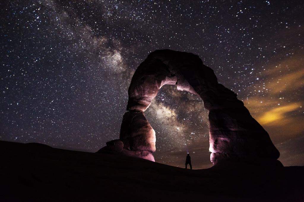 在晚上时间高清壁纸穹顶岩石波纹管满天星斗的天空的风景摄影