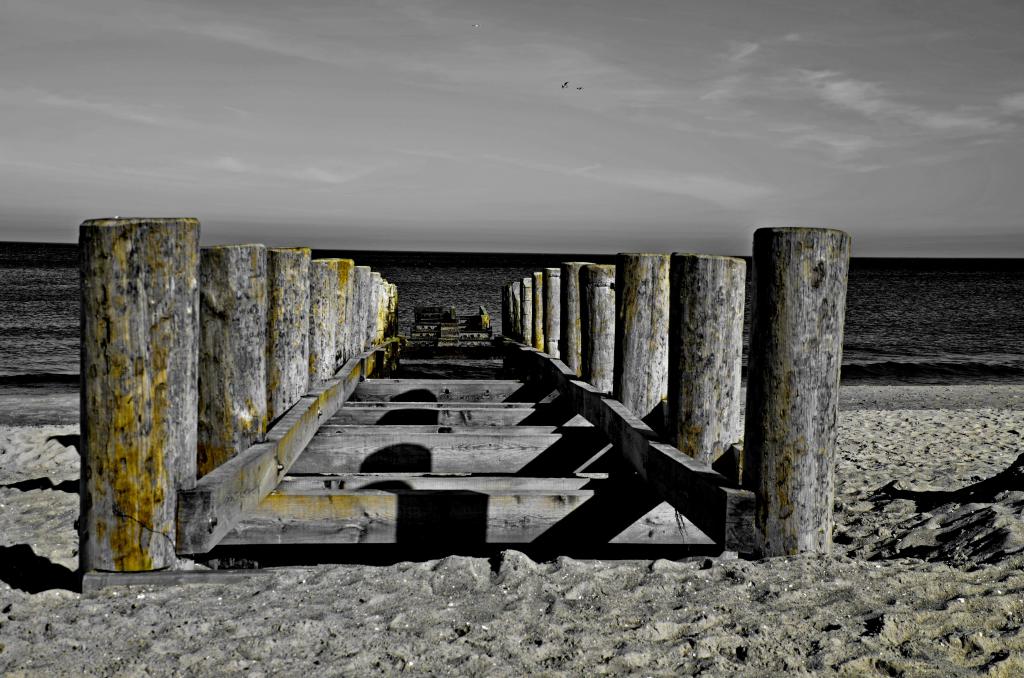 灰色摄影木海滩码头附近海高清壁纸