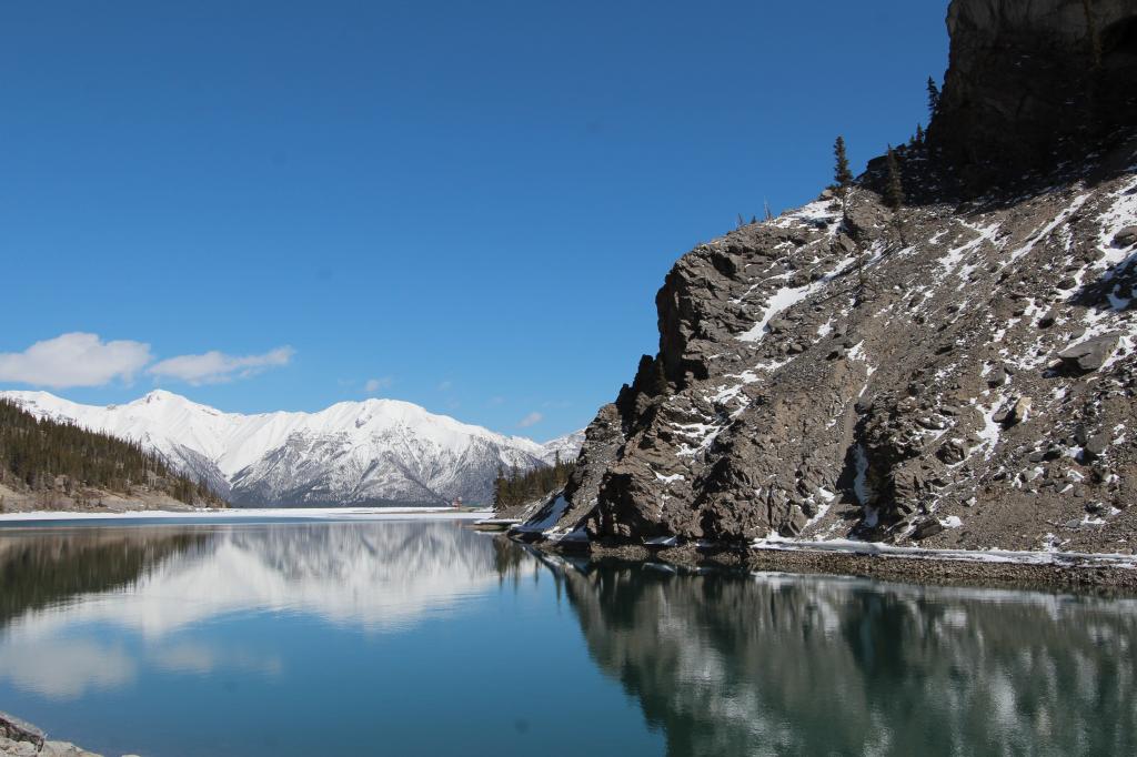 白雪皑皑白雪皑皑白雪皑皑的山峰,喷雾湖泊,加拿大高清壁纸