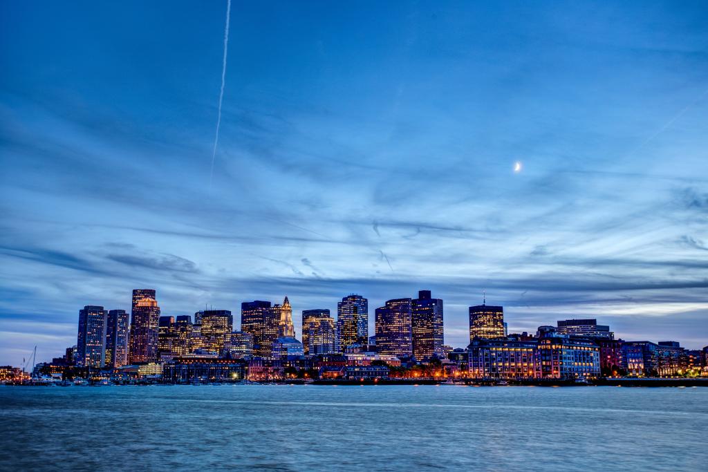城市与日落期间,波士顿高清壁纸灯
