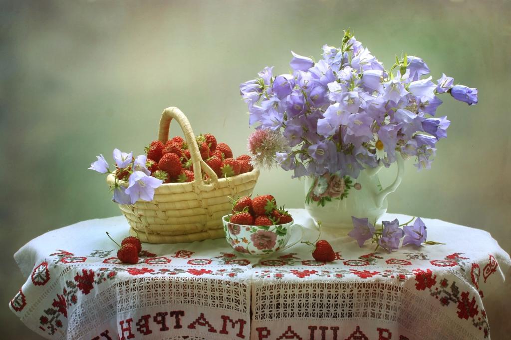夏天,草莓,钟声
