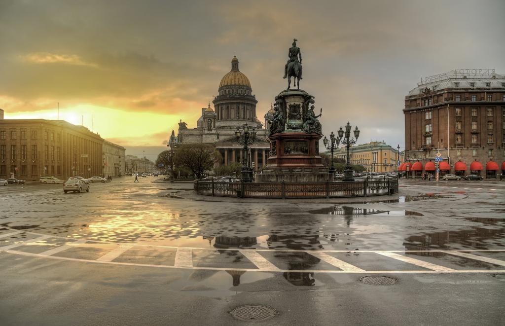 下雨后,圣彼得堡日落