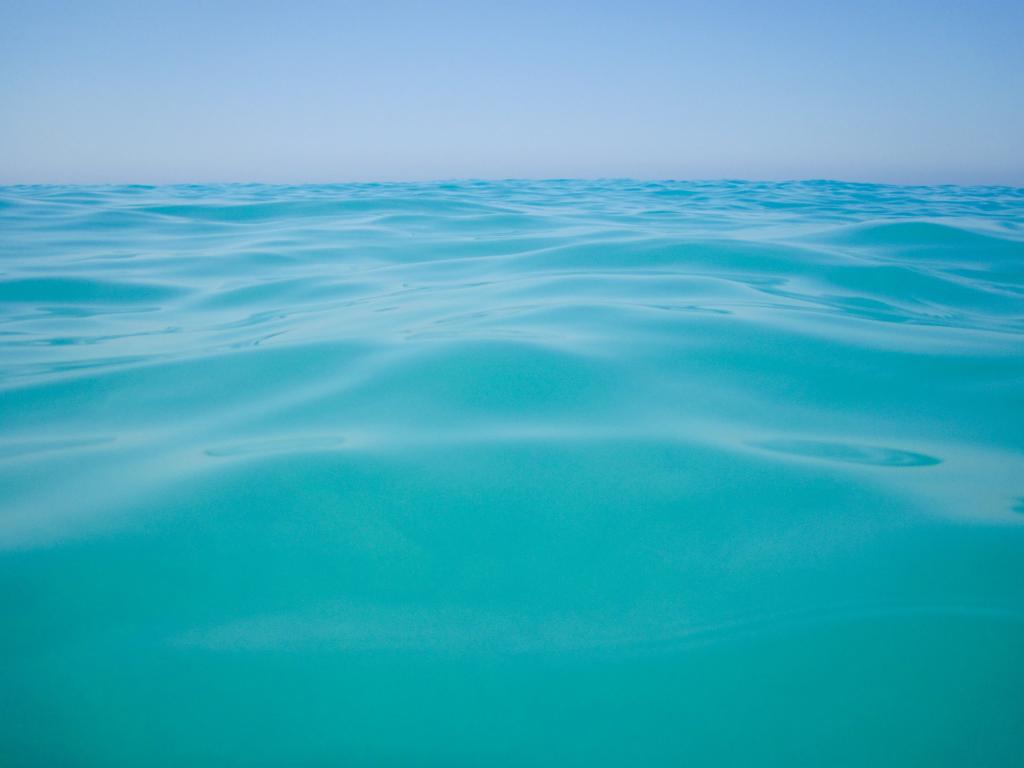蓝色的海洋水高清壁纸