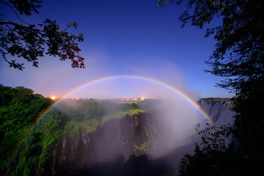 月球彩虹,Peter Dolkens摄影,赞比亚和津巴布韦边界,赞比西河,维多利亚,...