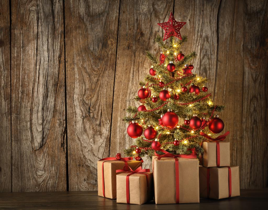 壁纸圣诞节,圣诞节,球,圣诞树,树,董事会,球,装饰,礼品,球,装饰,木材,树,快乐...