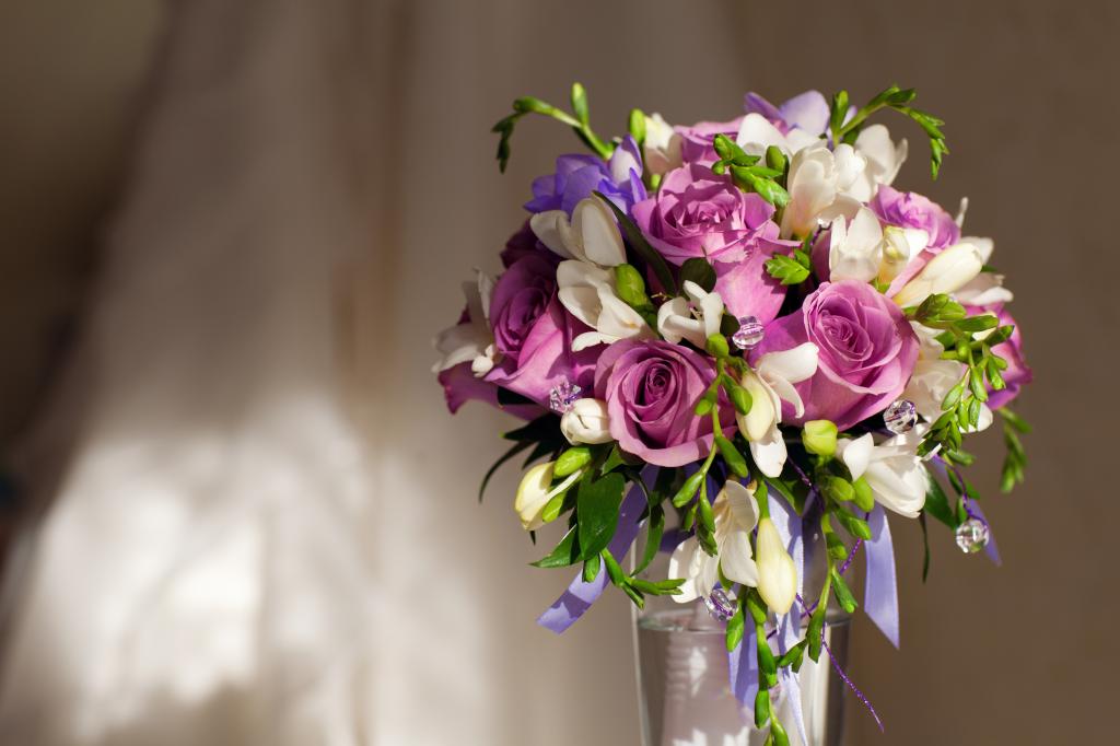 花瓶,花瓶,花束,紫色的花,玫瑰,玫瑰,花束,紫罗兰花