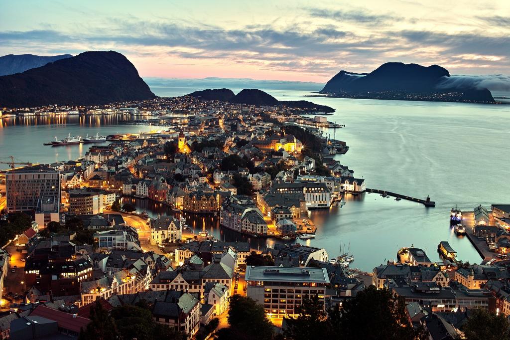 全景,挪威,城市,海,晚上,挪威,奥勒松,奥勒松