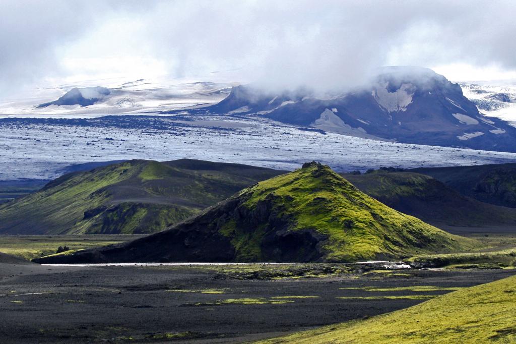 绿色和黑色的山风景照片,冰岛高清壁纸