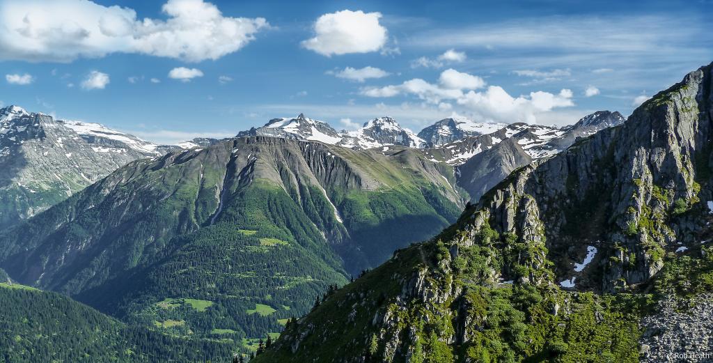 白云下的绿色山脉,瑞士高清壁纸