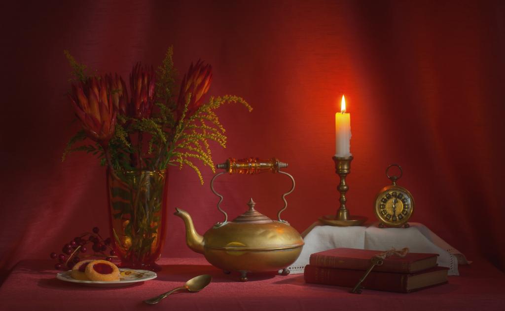 键,蛋糕,蜡烛,静物,手表,花束,书籍,水壶,红色