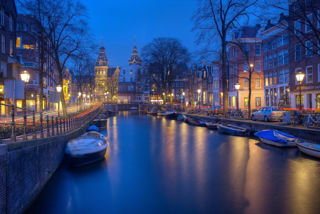 夜晚下的阿姆斯特丹