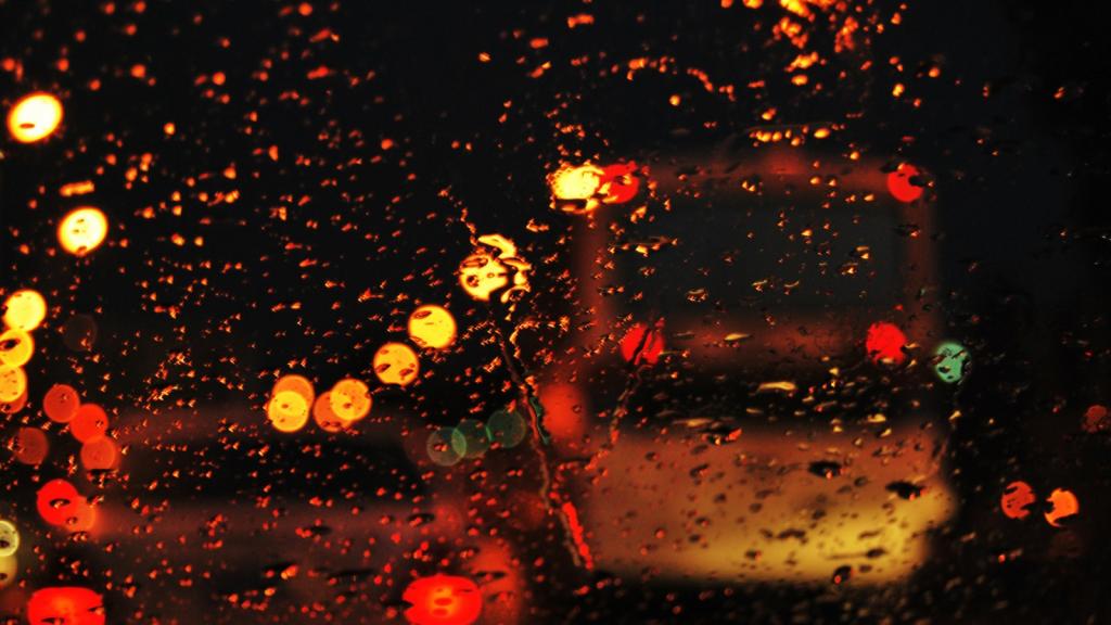 壁纸玻璃,道路,城市,雨,灯,街道,晚上,水,心情,散景,下降