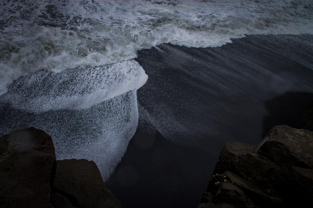 时间推移摄影的海滨附近的岩石山高清壁纸水的身体