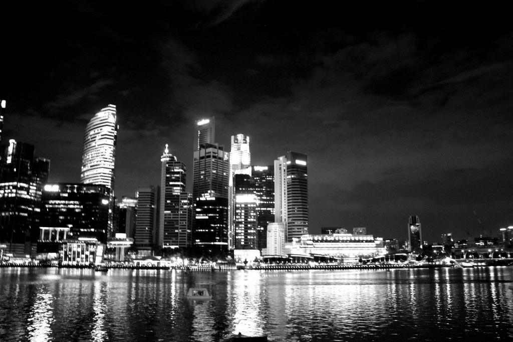 什锦照亮摩天大楼在夜间,新加坡城市HD wallpaper