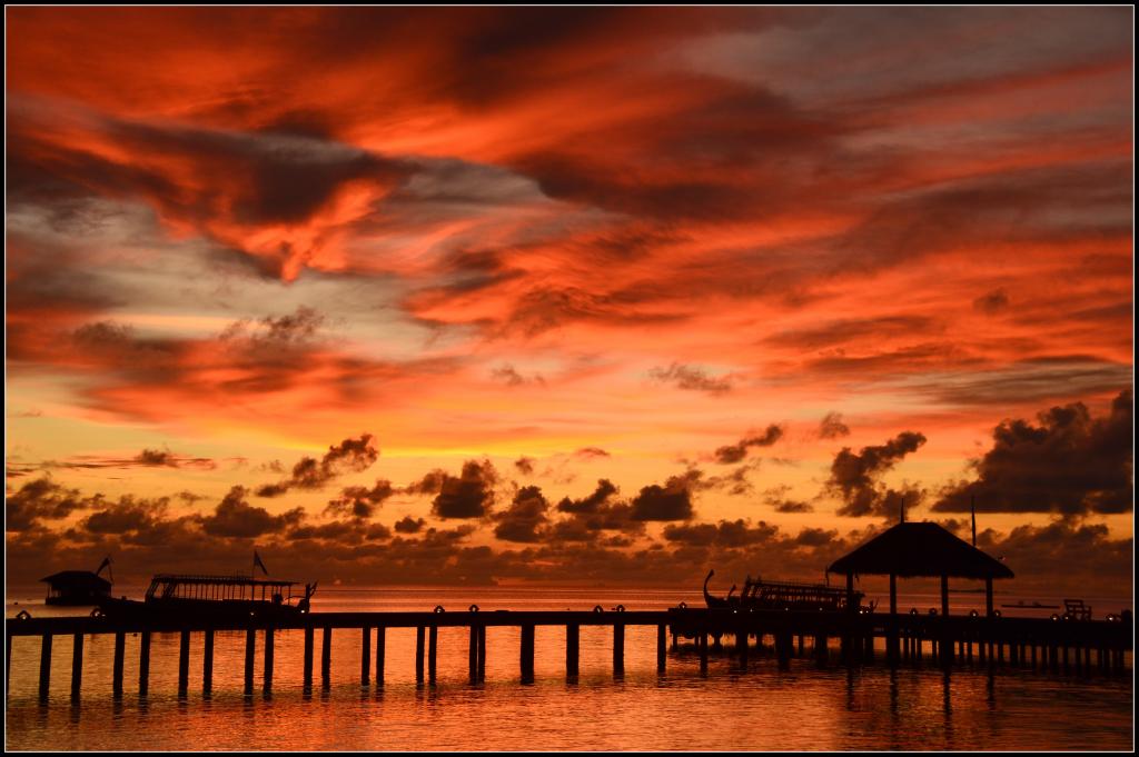 剪影摄影的海港在日落期间多云的天空高清壁纸
