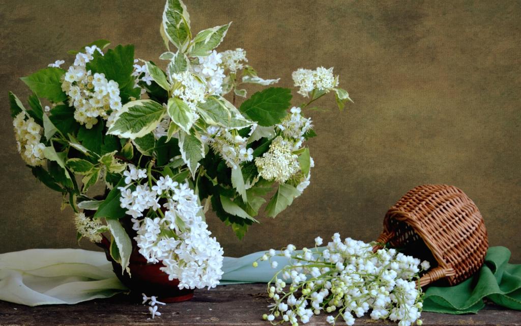 白色,篮子,丁香,花束,山谷的百合花