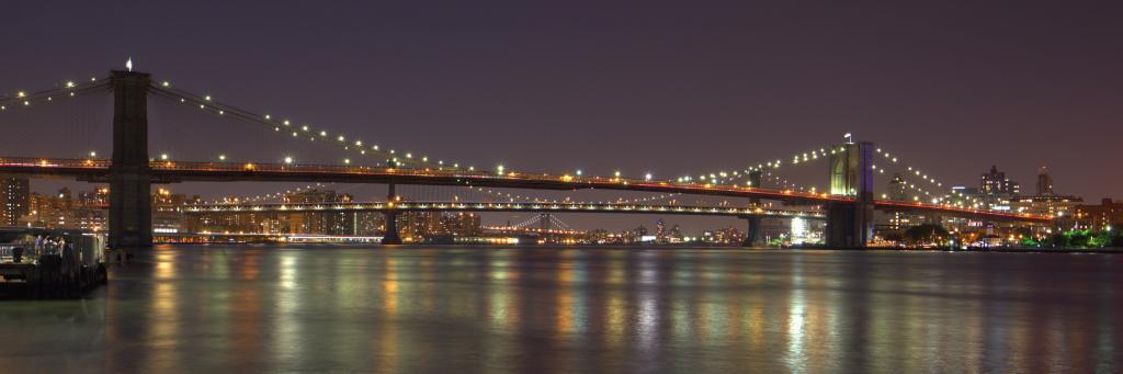 布鲁克林大桥在夜间,曼哈顿,威廉斯堡桥梁的高清壁纸的照片
