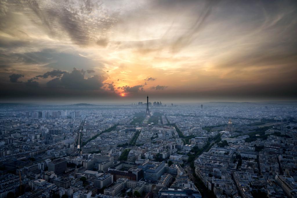 城市在日落和多云的天空,巴黎,montparnasse塔高清壁纸鸟瞰图