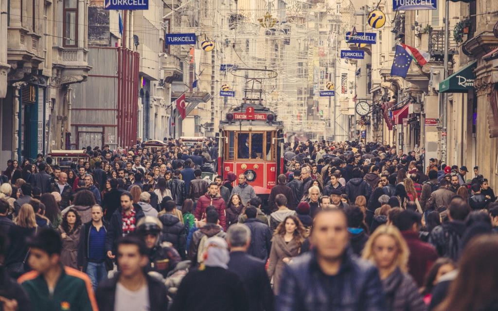 人,伊斯坦布尔,人群,城市景观,电车,城市场景,土耳其,街道,日常生活