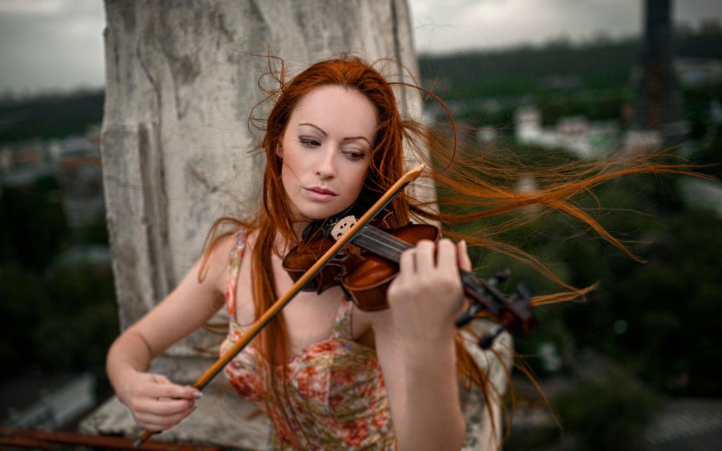 红头发的女孩Georgy Chernyadyev,小提琴,风的音乐