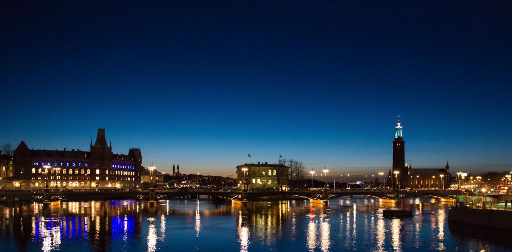 高层建筑附近夜间水,斯德哥尔摩高清壁纸