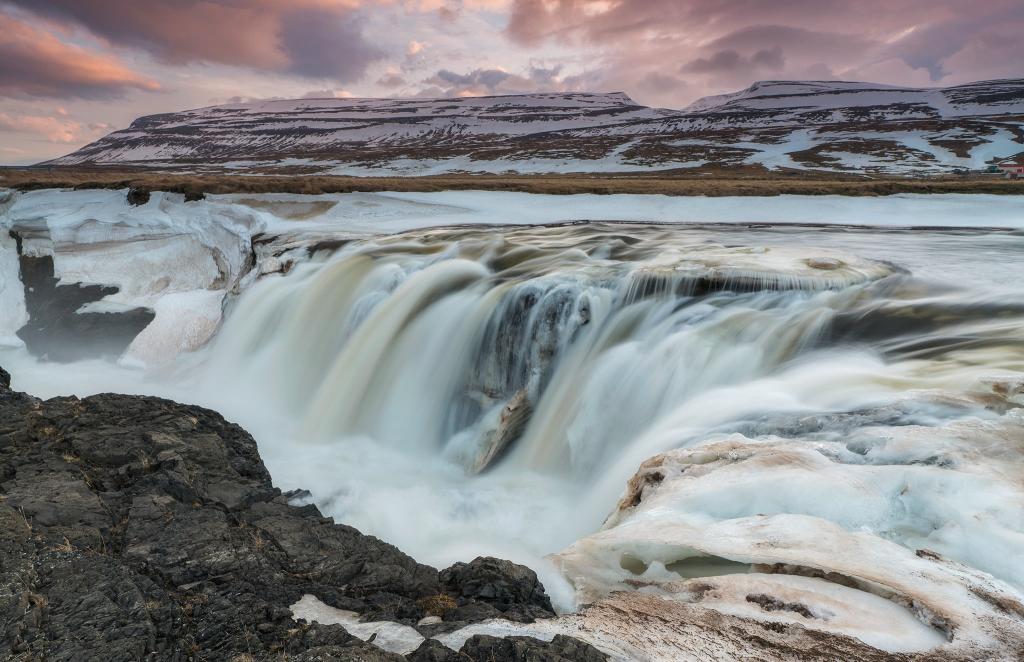 白色的瀑布,hvammstangi,冰岛高清壁纸