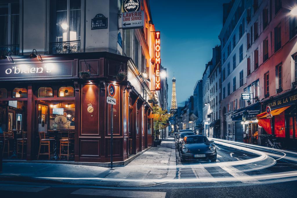 夜晚的巴黎圣多米尼克大道