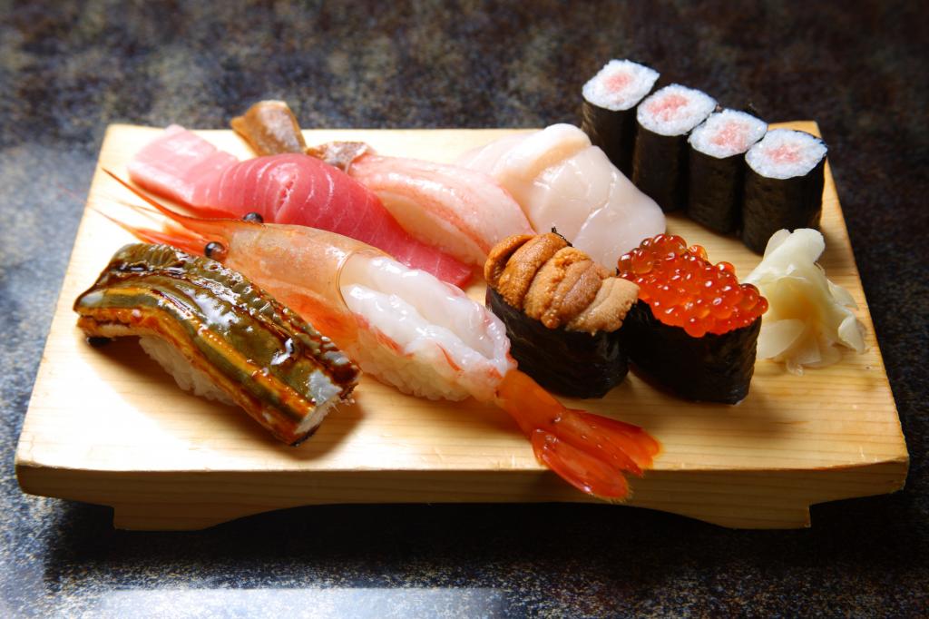董事会,红鱼子酱,图,海鲜,卷,虾,鱼,寿司