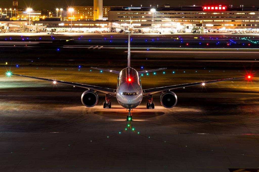 灯,波音777-300ER,晚上,机场
