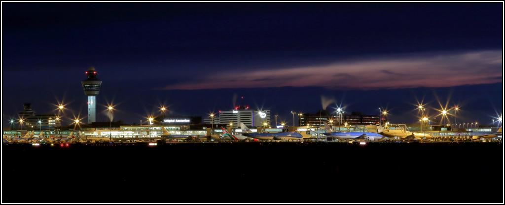 在夜间建设表面,阿姆斯特丹史基浦机场高清壁纸