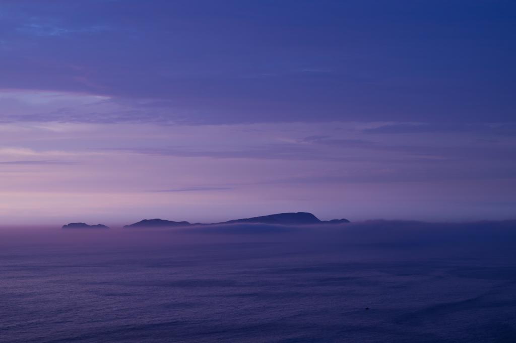 水蓝色的身体与地平线,阿苏尔高清壁纸岛剪影