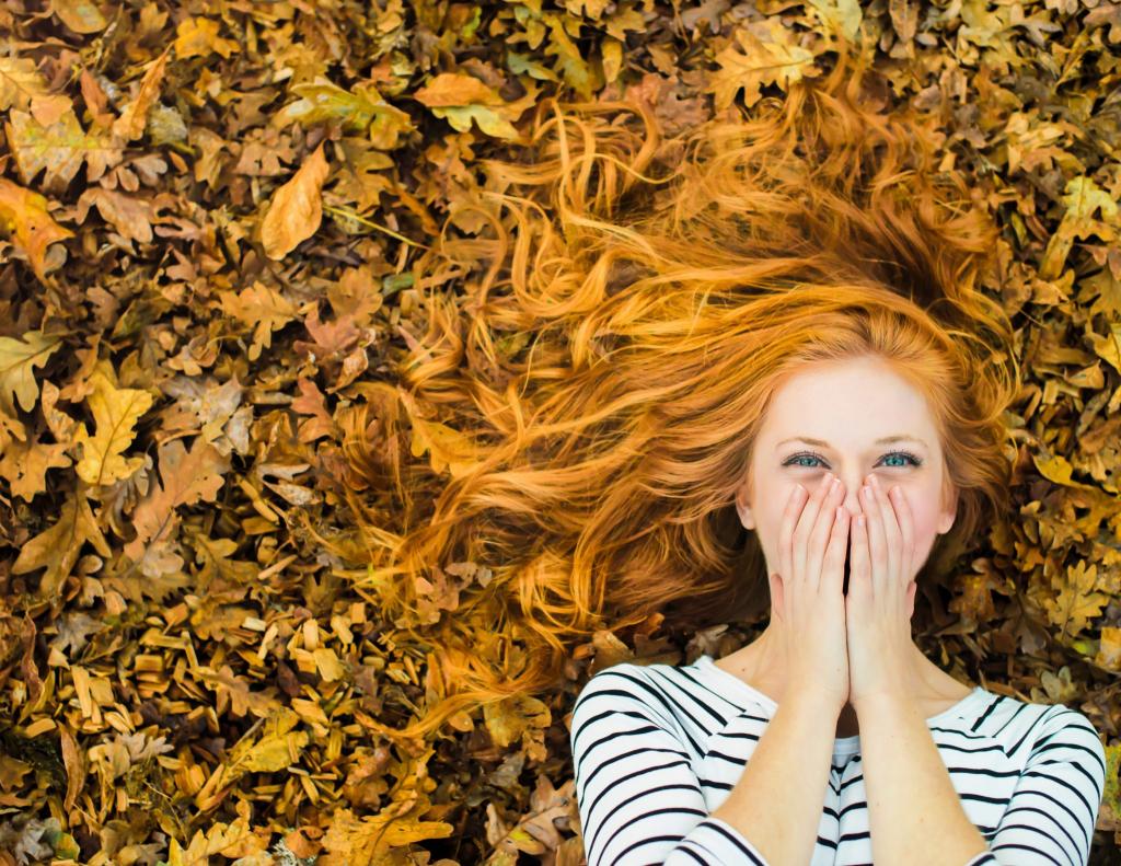 女孩,笑声,红发,喜悦,秋天,叶子