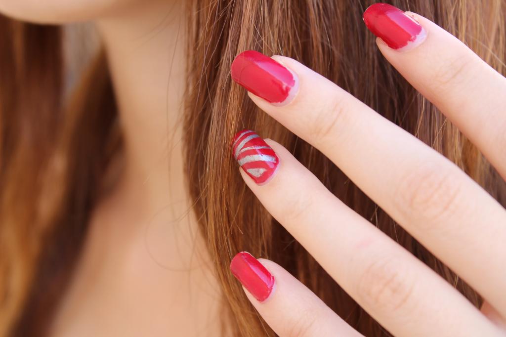 选择性焦点摄影的妇女的红色修指甲高清壁纸
