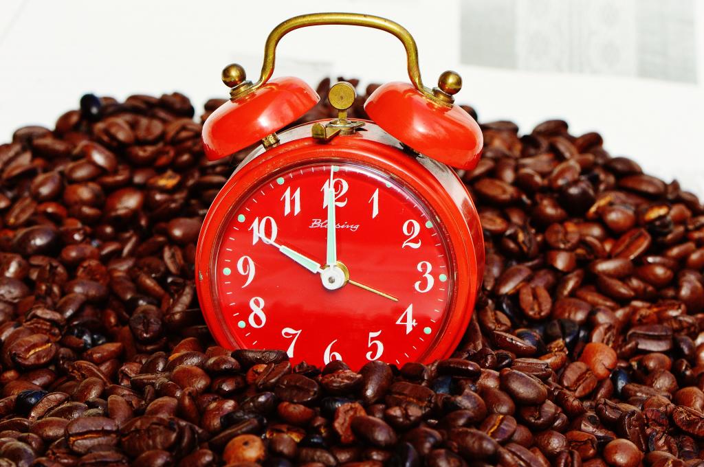 咖啡豆高清壁纸红色闹钟表时钟